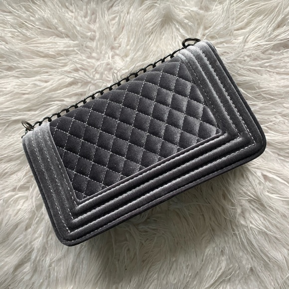 Grey/Silver Velvet Quilted Purse / Messenger Bag - Picture 7 of 8